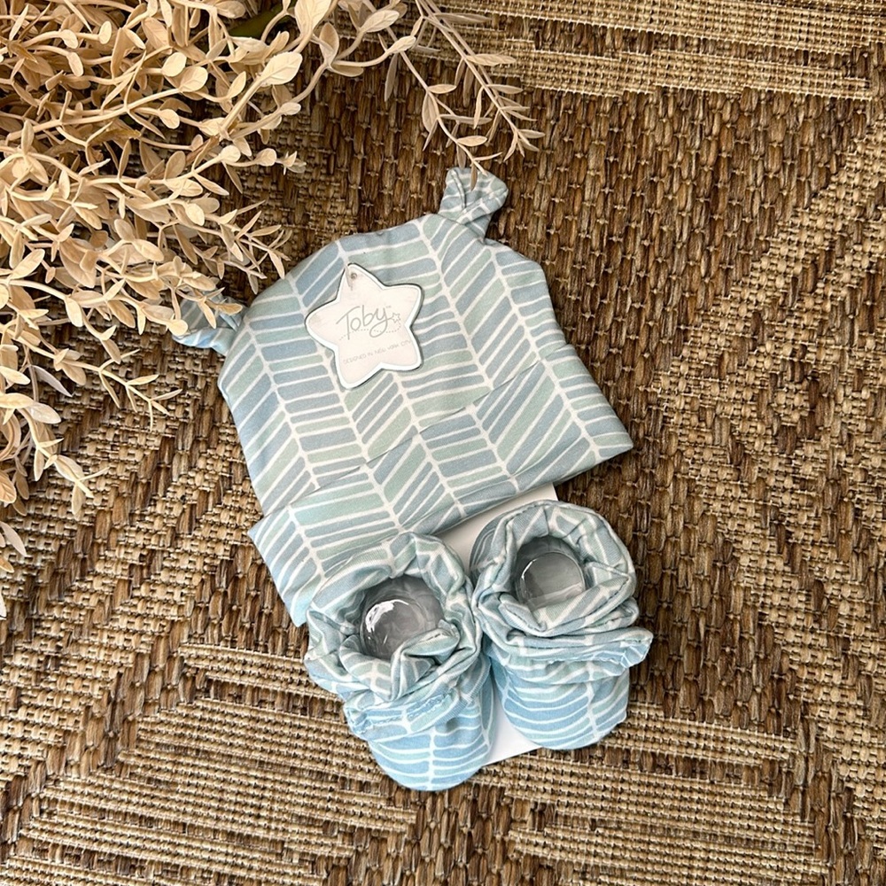 NWT (5for$10) Blue Toby brand baby hat and booties.